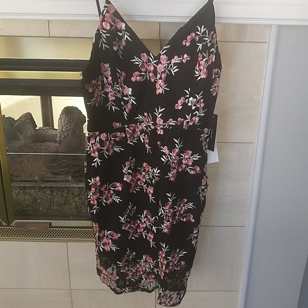 Gorgeous spring /summer floral dress!